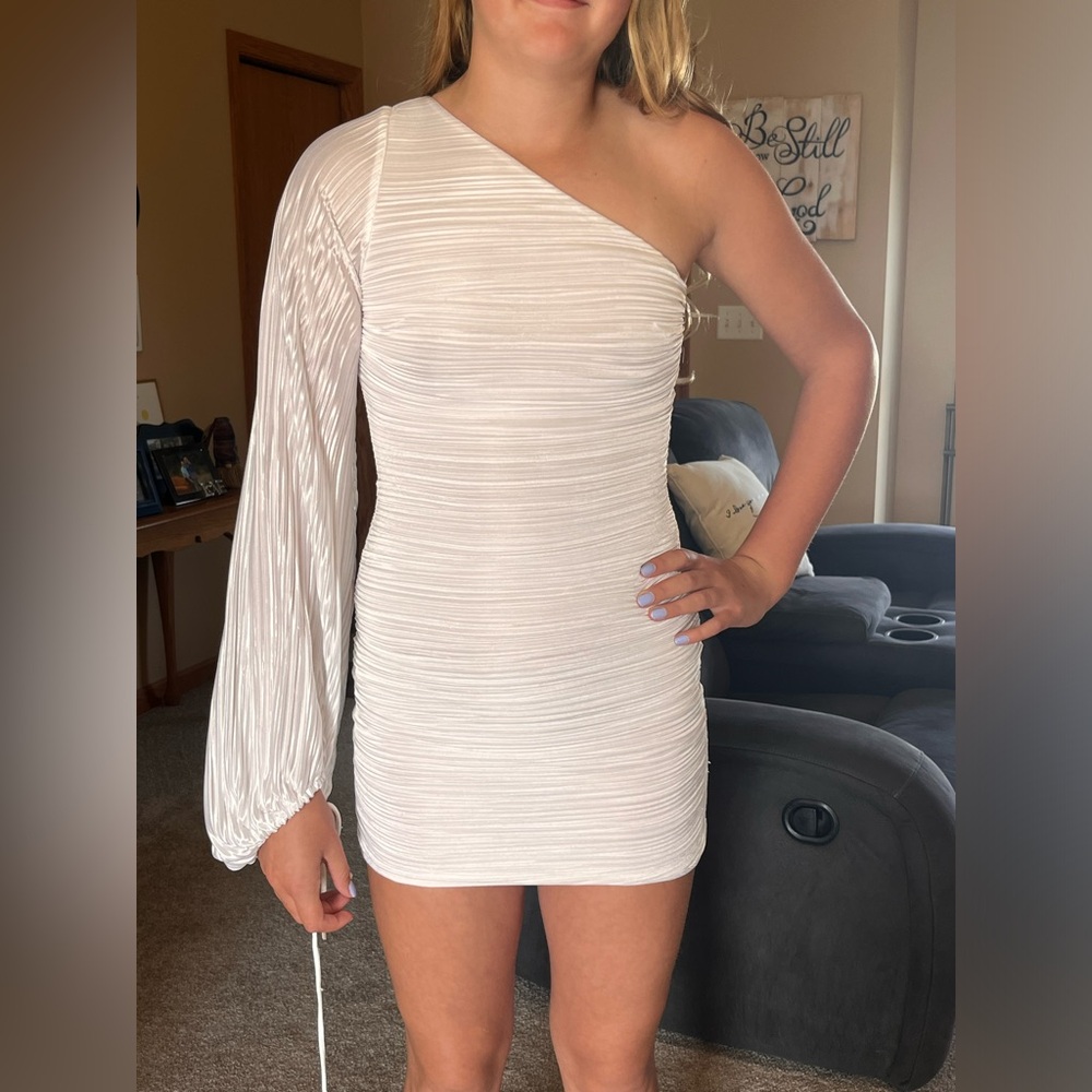 White Lucy In the Sky Homecoming dress size small $35